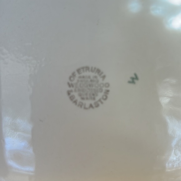 Wedgwood embossed trinket box - Picture 5 of 11